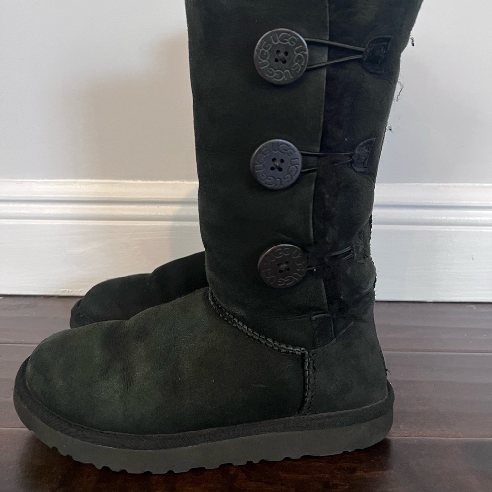 Uggs Bailey button III